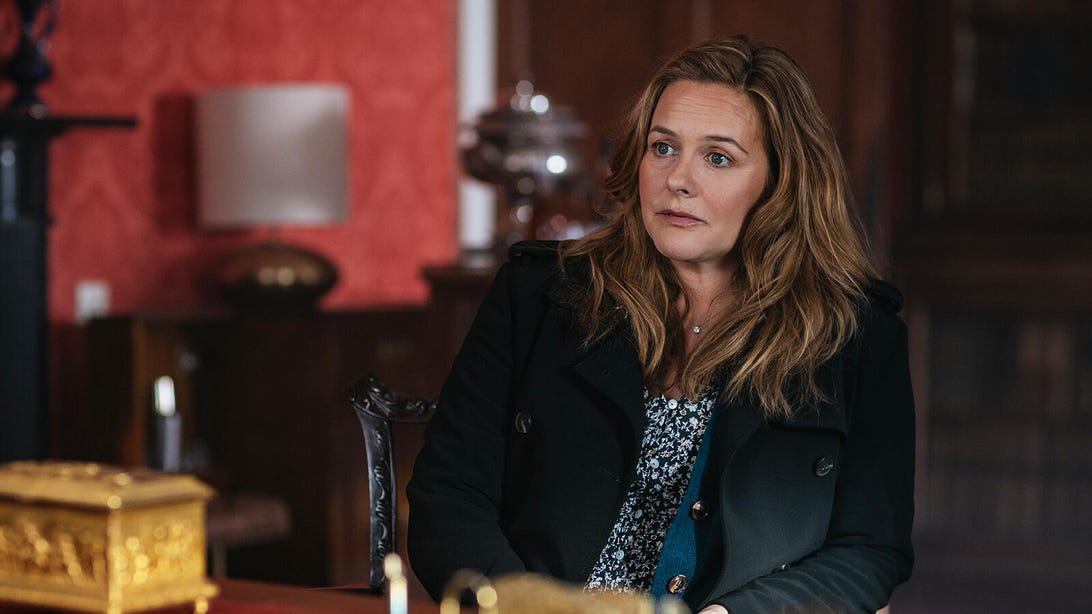 Irish Blood's Alicia Silverstone Breaks Down the Finale Twist: Fiona Can't 'Put Any of This to Rest'