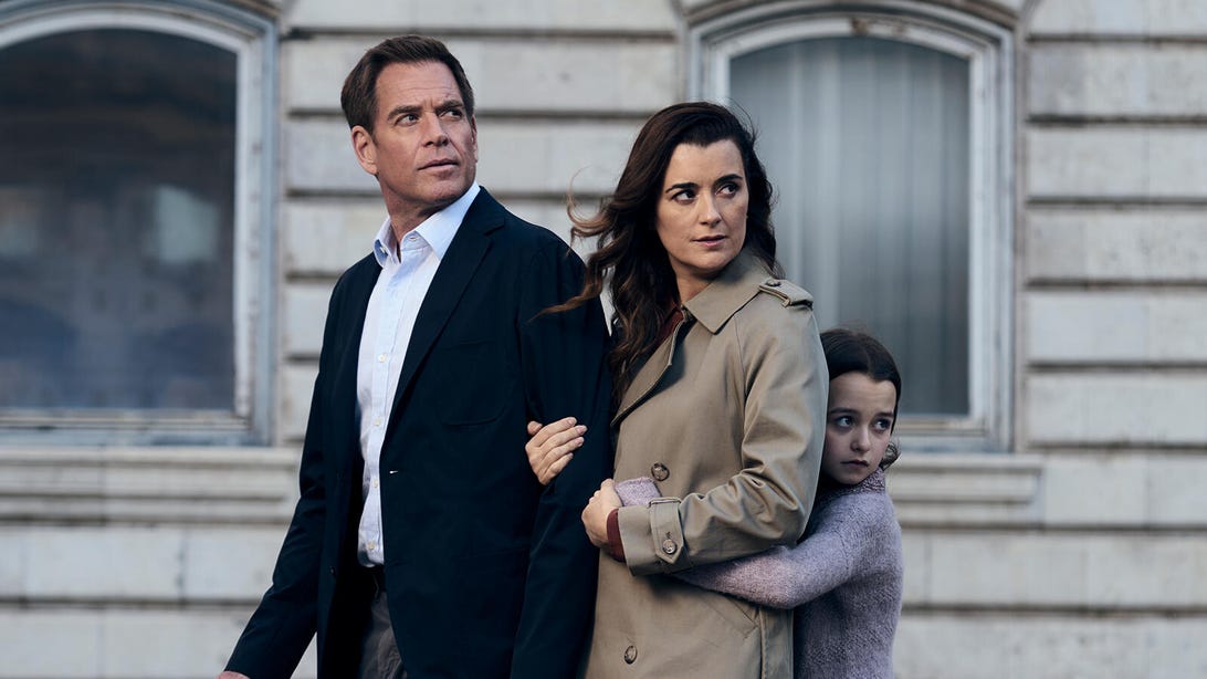 Michael Weatherly, Cote de Pablo, and Isla Gie, NCIS: Tony & Ziva
